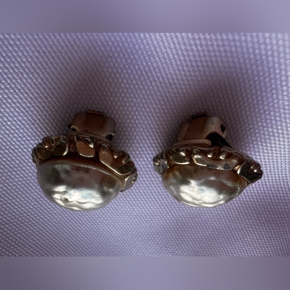 Vintage Miriam Haskell Chanel unSigned Clip On Earrings - Picture 6 of 9